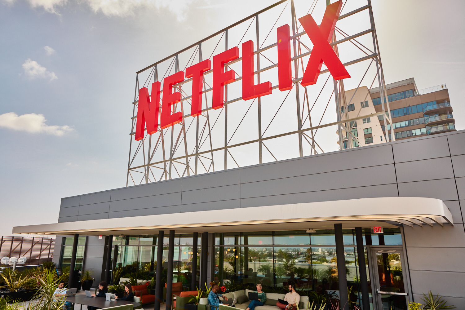 Plan con anuncios de Netflix, alcanza 15 millones mensuales de usuarios activos en 1er año