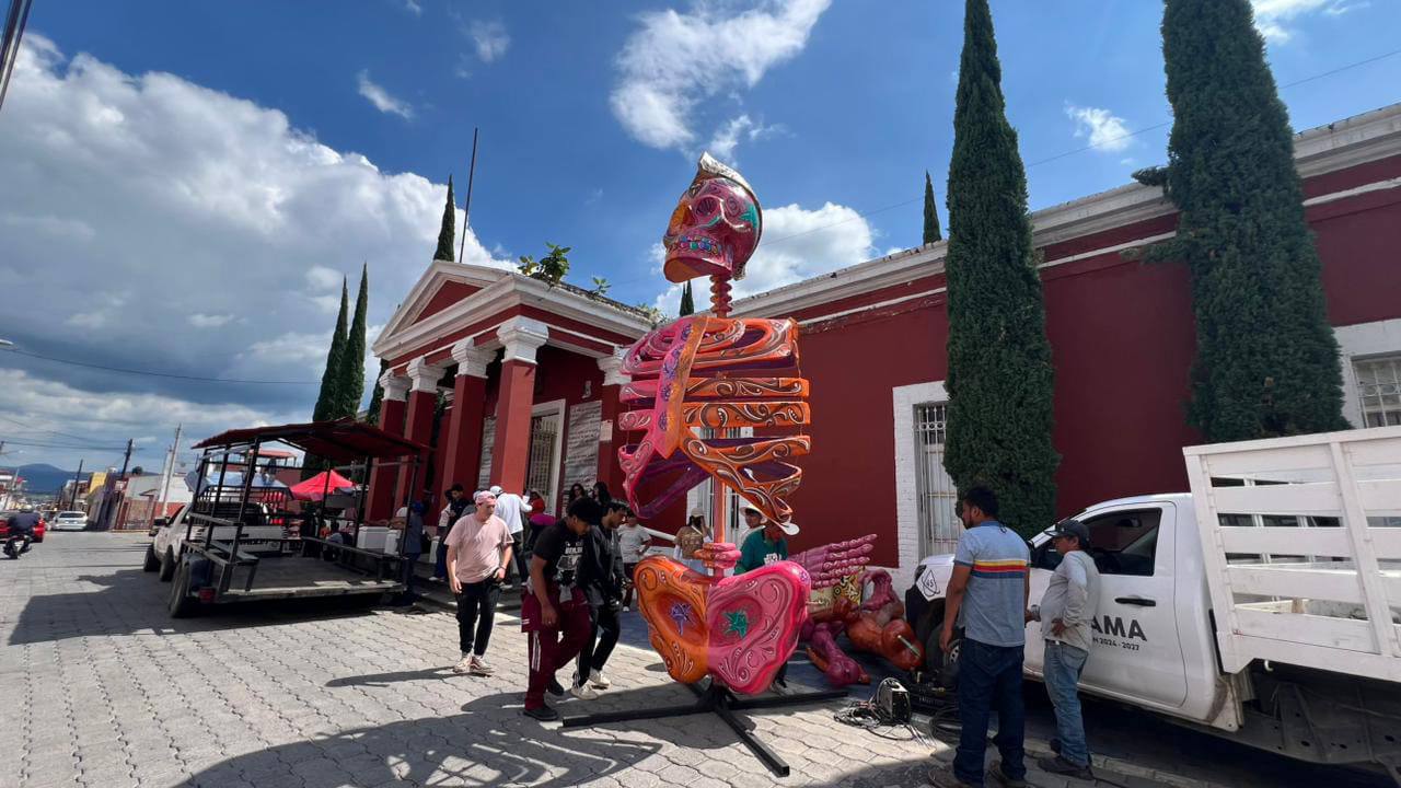 Instalan Catrinas Monumentales para el Valle de Catrinas Atlixco 2025