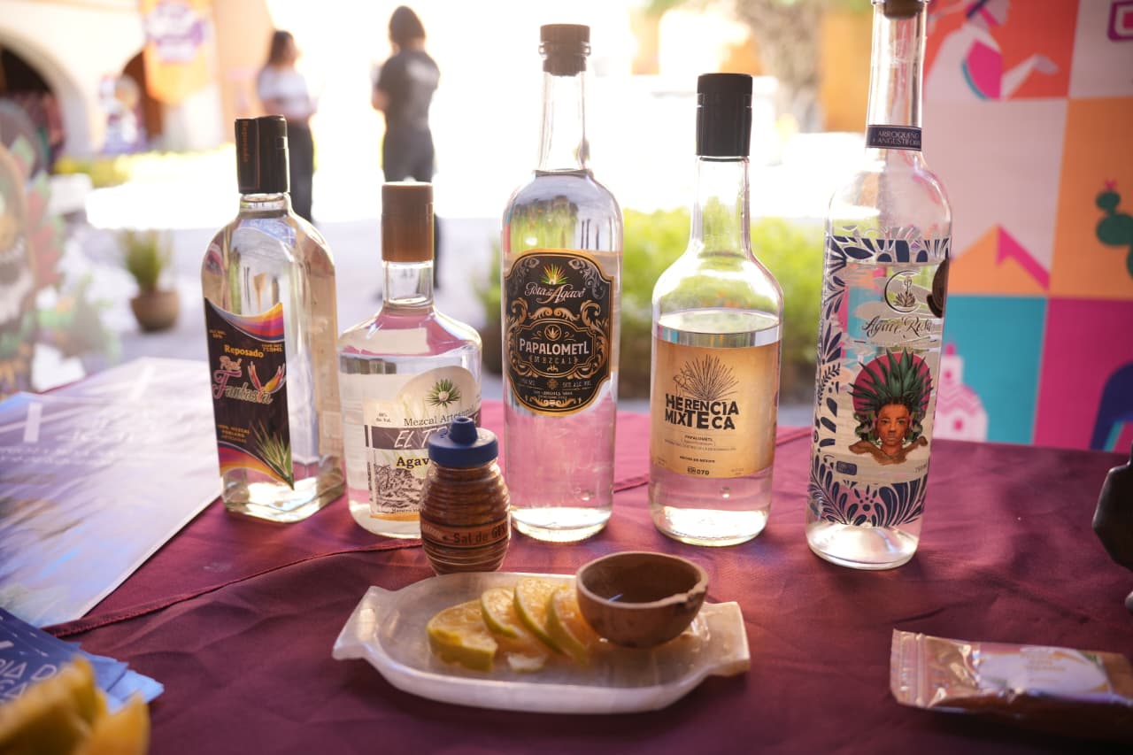 Feria del Mezcal impulsa economía y turismo en Tochimiltzingo