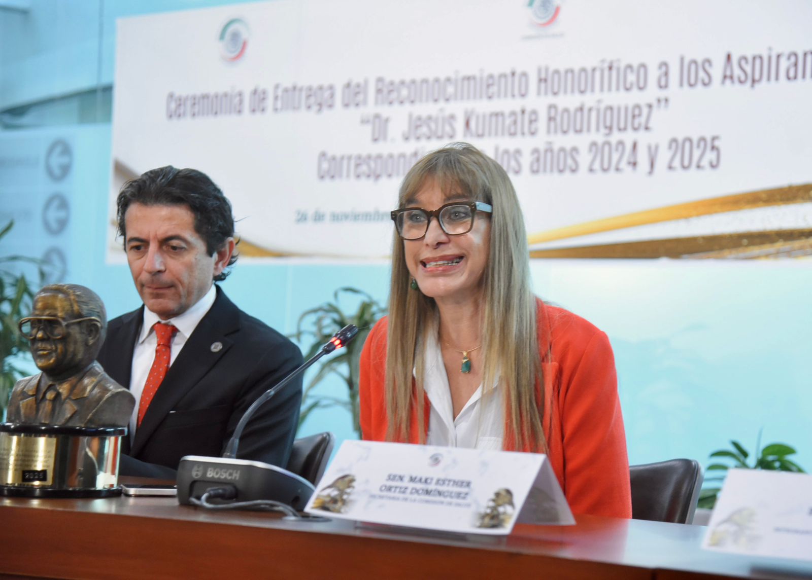 Reconocimiento en el Senado a personal del sector salud