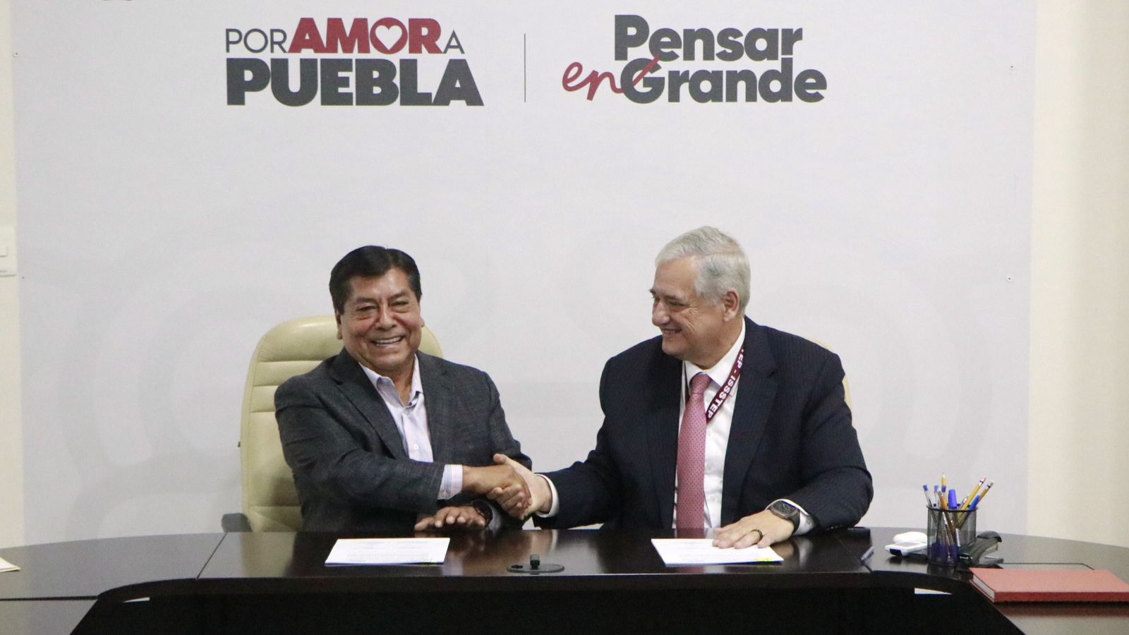 Convenio fortalece infraestructura médica del ISSSTEP