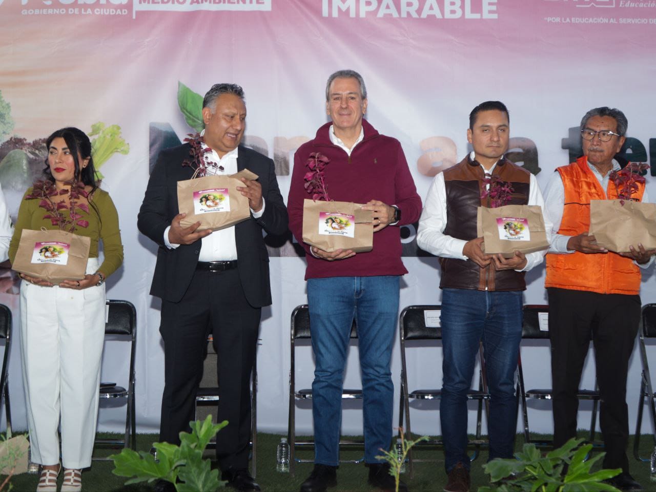 Huertos escolares impulsan educación ambiental en Puebla