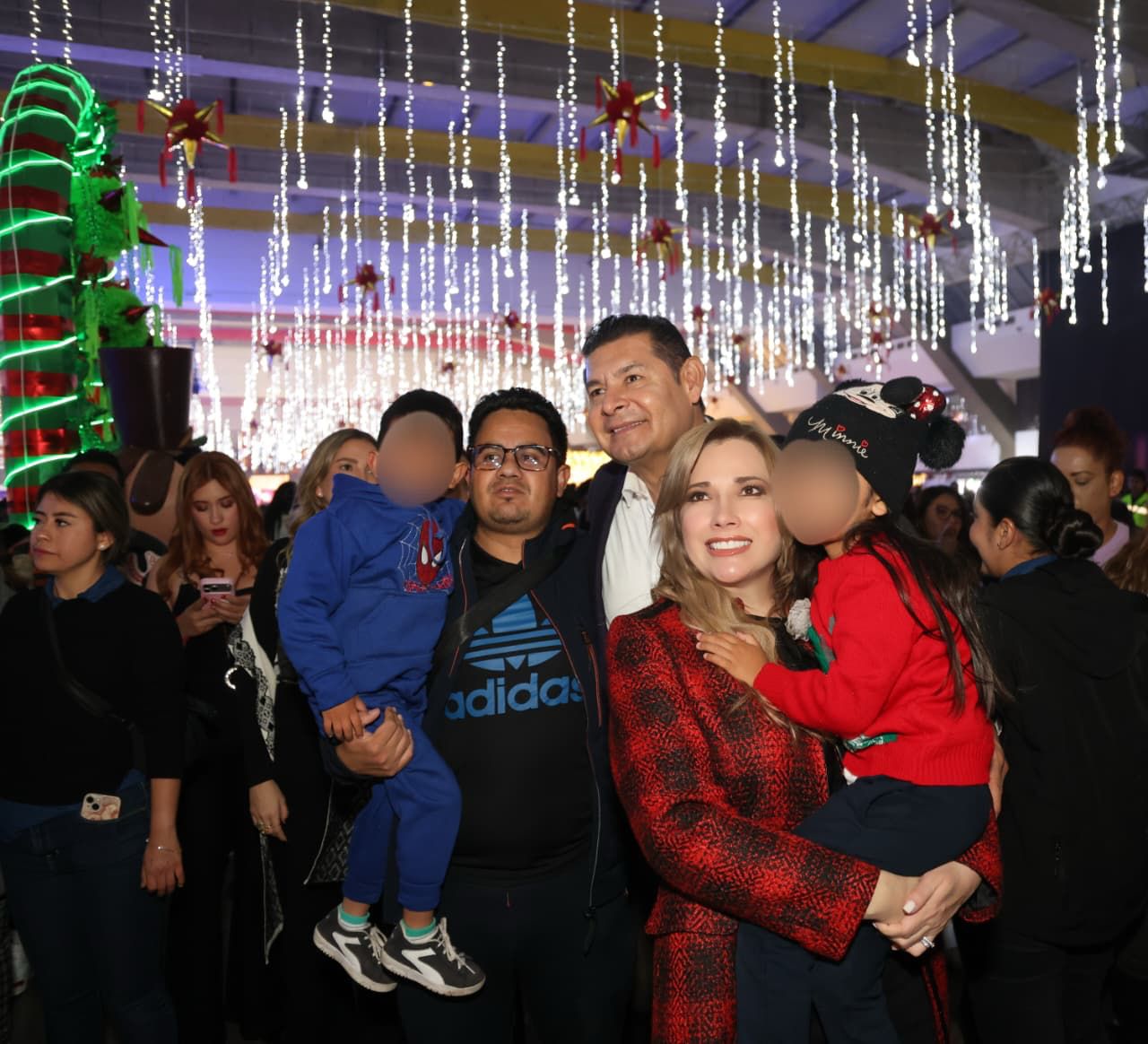 Festival Navideño abre en espacio techado del Centro Expositor