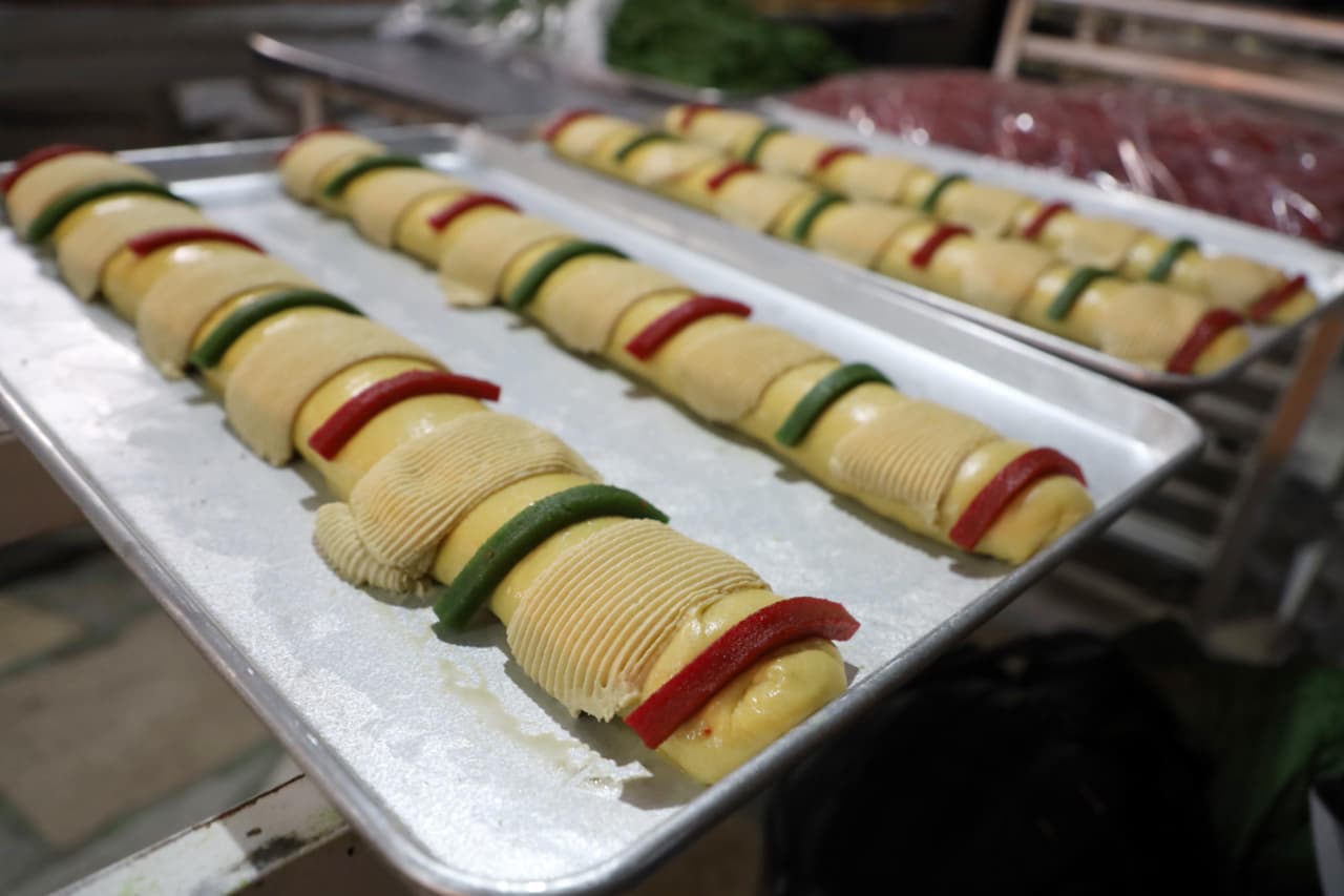 Puebla elabora rosca monumental para romper récord Guinness
